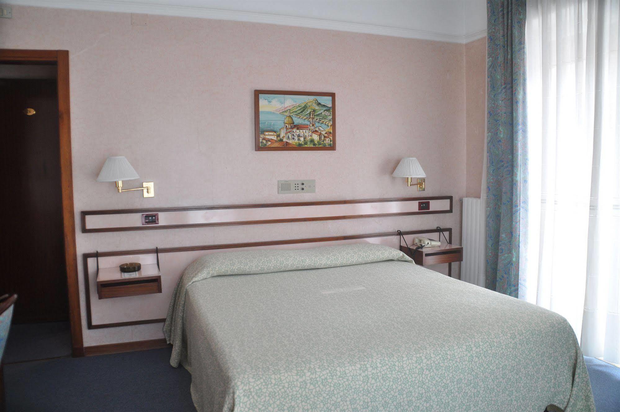 Albergo Fiorenza Salernes Extérieur photo