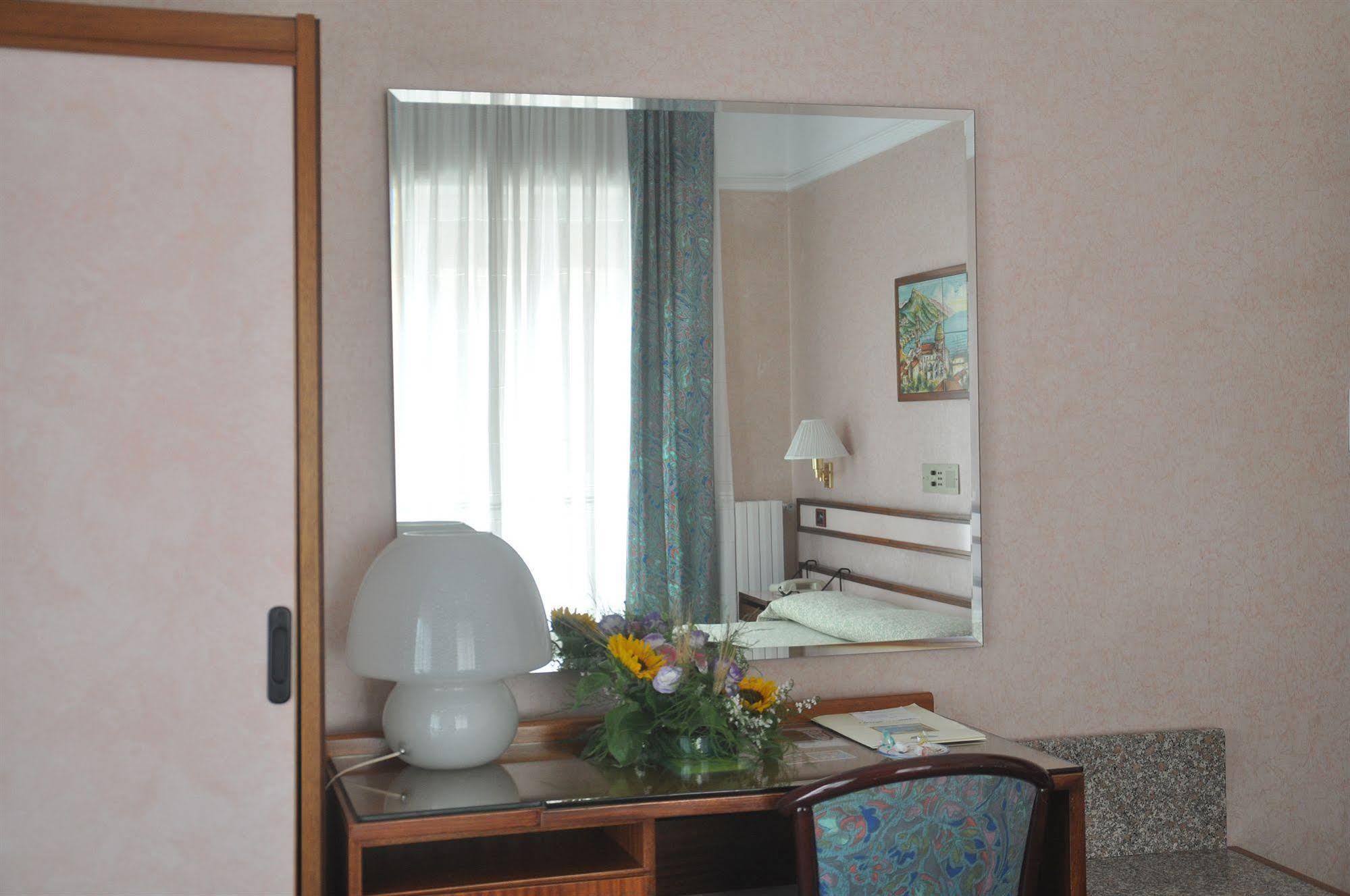 Albergo Fiorenza Salernes Extérieur photo
